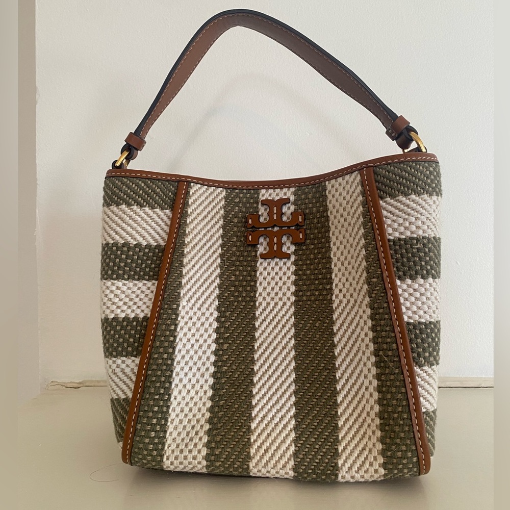 TORY BURCH MCGRAW STRIPE SMALL BUCKET BAG